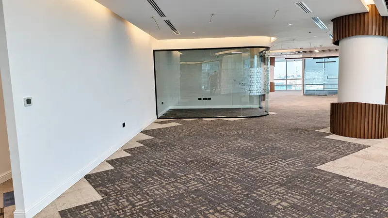 Office circulation and contrasting carpet finishes.